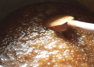 Recette facile du caramel fudge au beurre salé recette-caramel fudge-facile-fait-maison-huile-coco-blog-mcommemademoiselle
